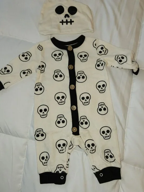 Baby Clothes: 0-3M: Halloween Footie + Hat