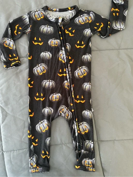 Little Bum Bums Black Pumpkin-Print bamboo pajamas 6-9 months