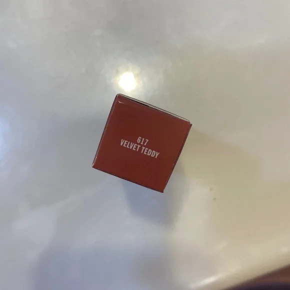 Velvet Teddy Matte Lipstick - 617 Brown
