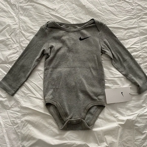 Nike Toddler Baby Boy Gray Long Sleeve Onesie BodySuit 24 Months NWT