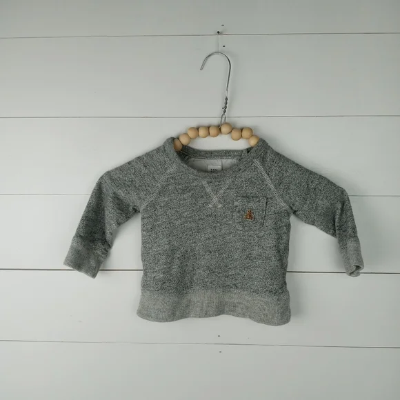 Baby Gap boys size 6-12 mos gray with white flex sweatshirt crewneck, raw stitch