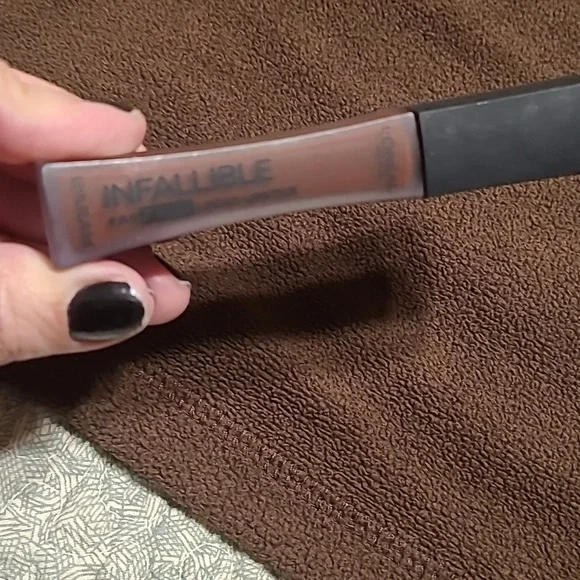 L’Oreal Infallible Lip Color, NWT sealed, #370
