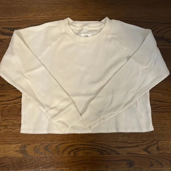 Gap teen long sleeve crop top size M