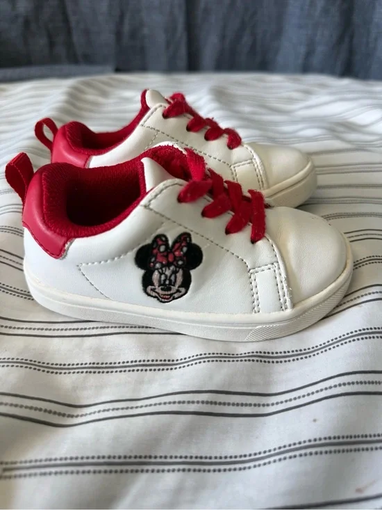 Gap Disney Toddler Embroidered Minnie Mouse White Faux Leather Shoes Size 6