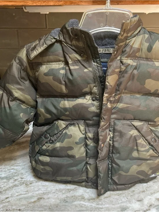 BABY GAP CAMO FLEECE LINED DOWN WINTER  JACKET REMOVABLE HOOD SZ 2 T warm