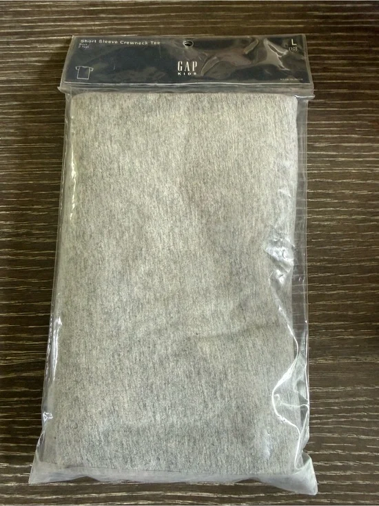 NWT size Large (10) GAP Kids Short Sleeve Crewneck Tee Light Heather Gray