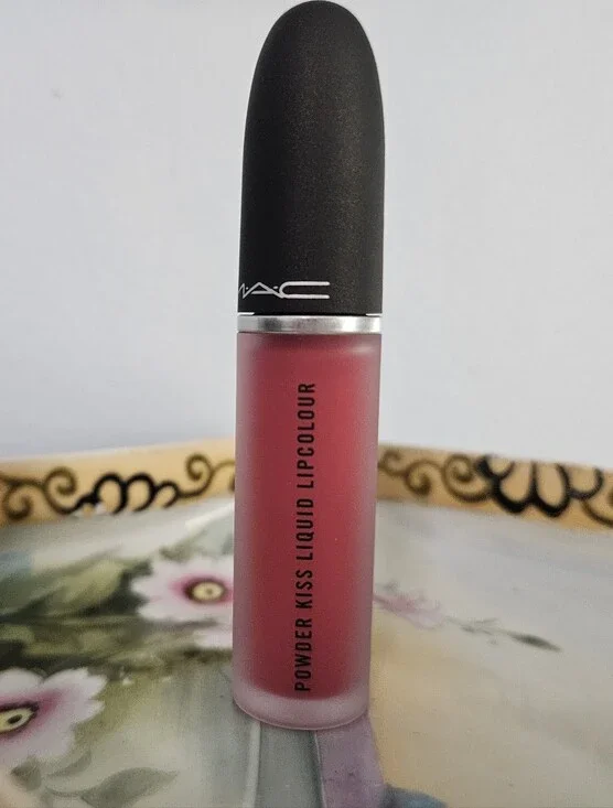 MAC Cosmetics Kiss Liquid Lipcolour -