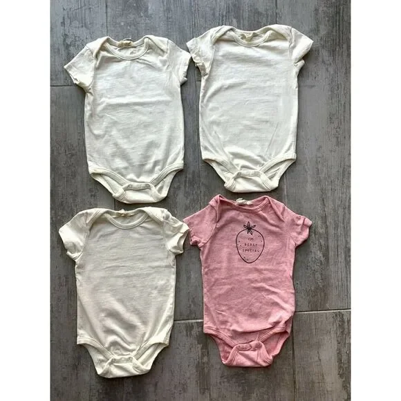 GAP Baby Girls Boys Size 3-6 Months 100% Organic Cotton Set Lot of 4 Bodysuit