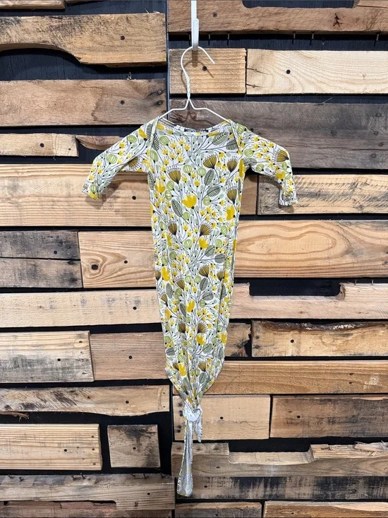 Bunny Knots Velveteen Baby 0/3 knotted gown‎ in a yellow dandelion floral print