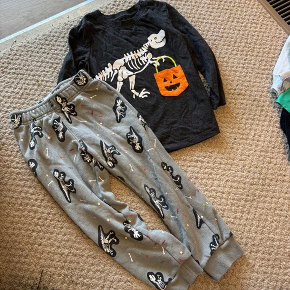 Kids Cat&Jack Dinosaur Skeleton Halloween Pajama Set Long Sleeve Pants‎ 4T