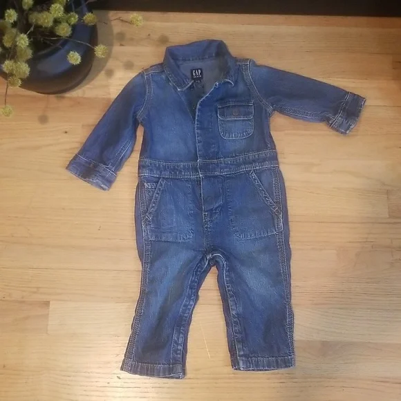 Baby GAP Denim  Overalls Coverall Jumpsuit  Romper one piece size 12-18 months