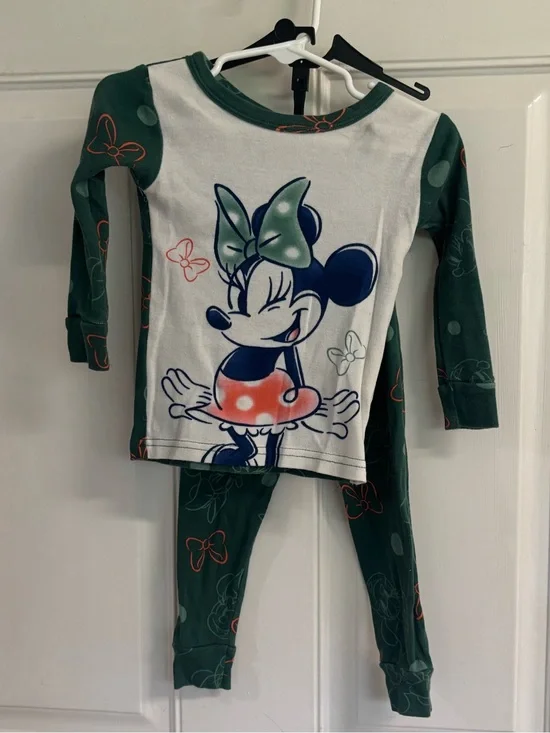 2T Disney Minnie Mouse and Bows toddler long sleeve/long jogger pajama set.