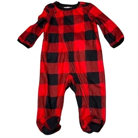North Pole Infant Buffalo Plaid Buffalo Check Footed Pajamas Size 6 Months
