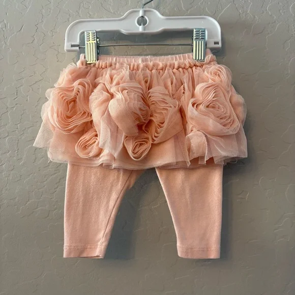 Baby gap light pink leggings with rosette tutu skirt size 0-3 months