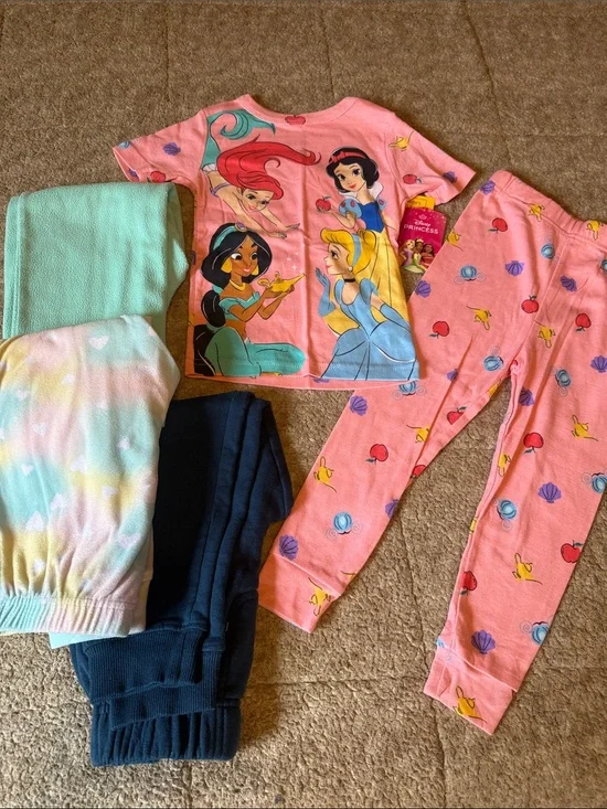 Girls 4T/5T pajamas & sweatpants - mixed brands.