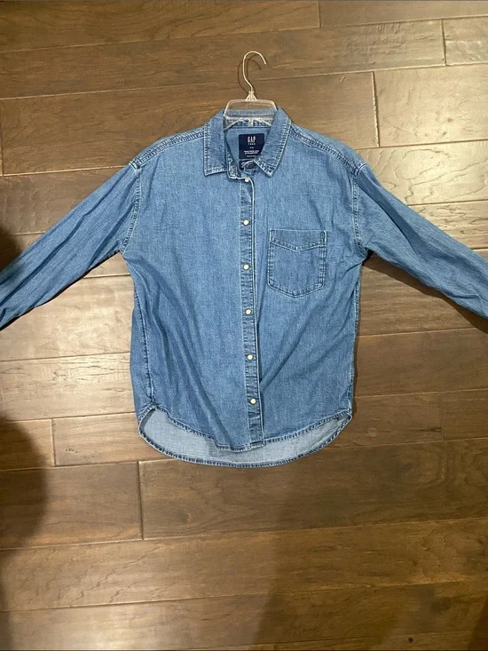 GAP Women's Blue Denim Button-Down Shirt