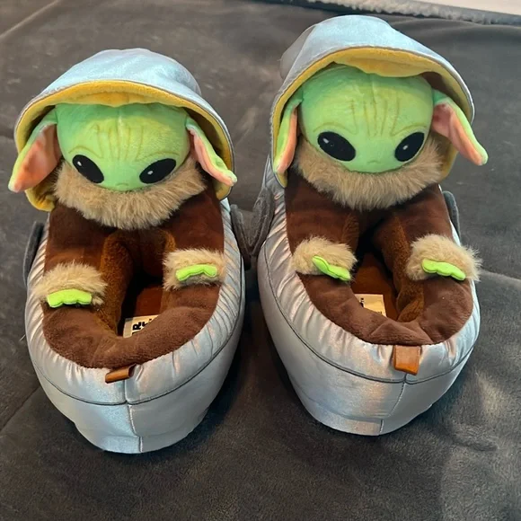 Kids Gap - Star‎ Wars- Yoda Slippers (size Large)