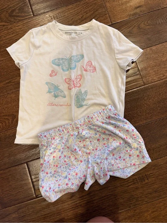 abercrombie kids White Tee with Pink and Blue Butterfly Floral Shorts Pajama Set