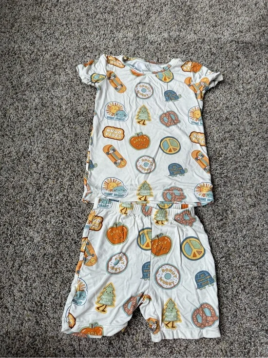 Angel Dear Bamboo Groovy Vibes Stickers Pajama Shorts Set - Size 3/4T