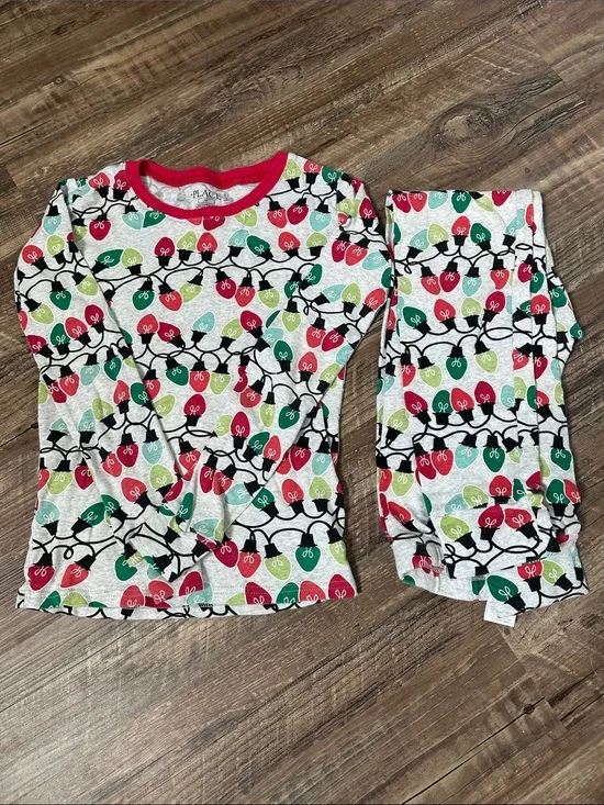The Children’s Place Kids Christmas/Holiday Pajama Set - Glows in Dark!