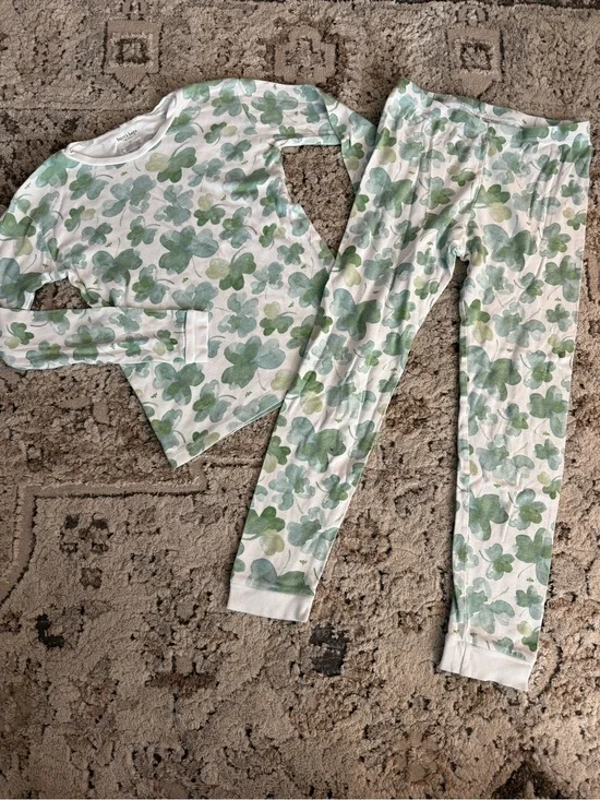 Burt's Bees White and Green Clover Print Pajama Set