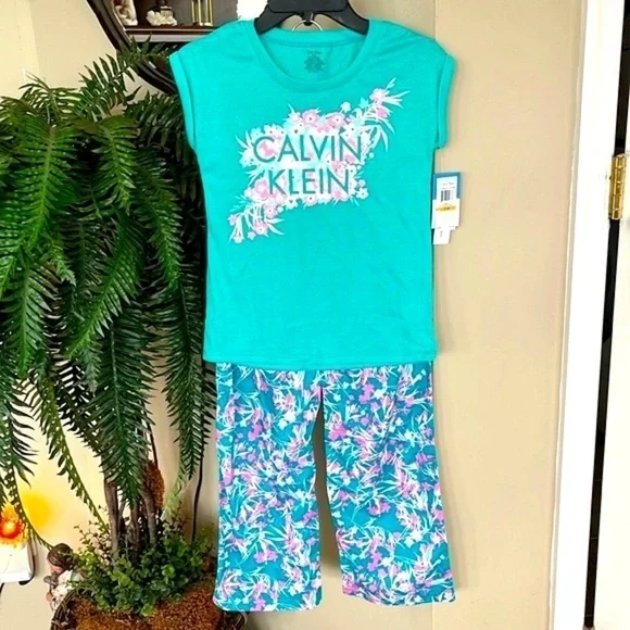 Brand New Calvin Klein 2-Piece Pajama Set Tropical Floral Flame Resistant Sleep