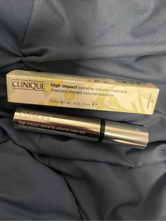 Clinique High Impact Extreme Volume Mascara — Silver tube with Green accent