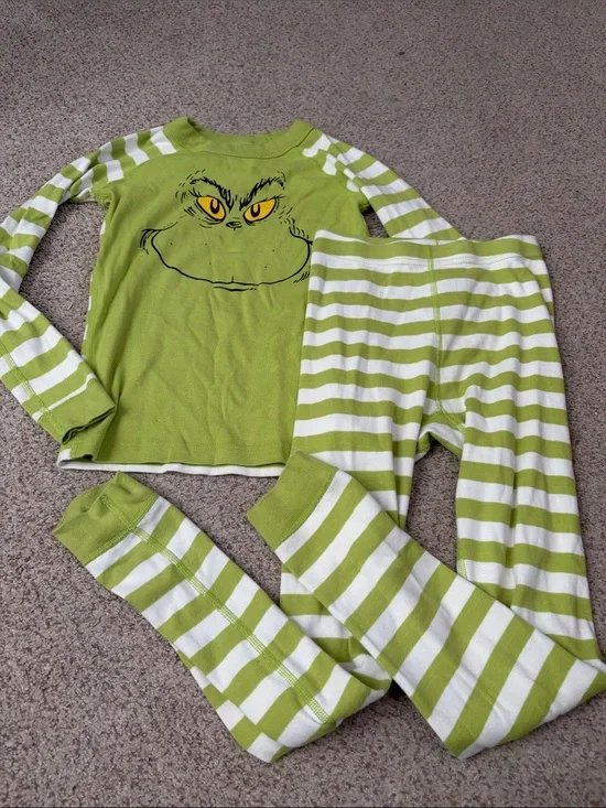 Hanna Andersson Grinch PJ set, 10