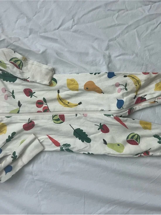 Hanna Andersson Cream Fruit & Veggie Print Zipper Pajama Set