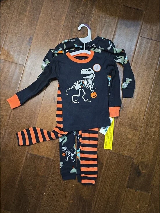new 2 pairs of 2T Pajamas halloween 181G8