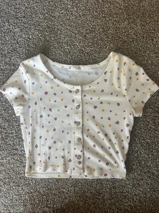 Heart Hips White Ribbed Floral Button-Front Crop Top