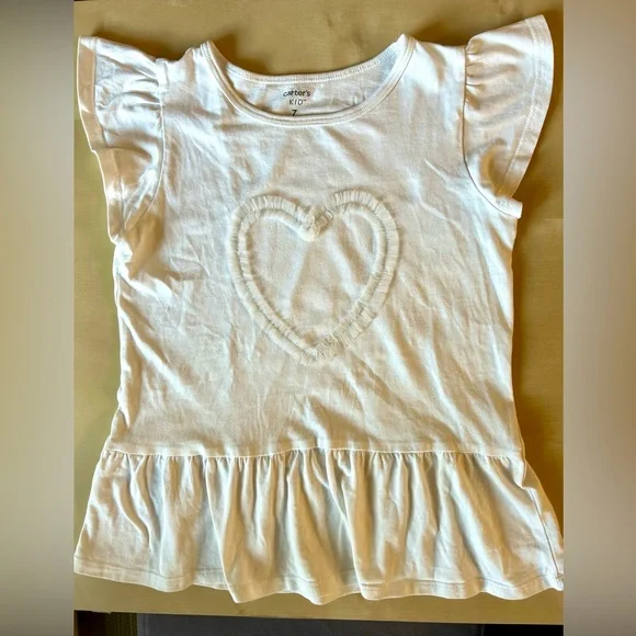 EUC Carter’s white cotton T shirt with heart Sz 7