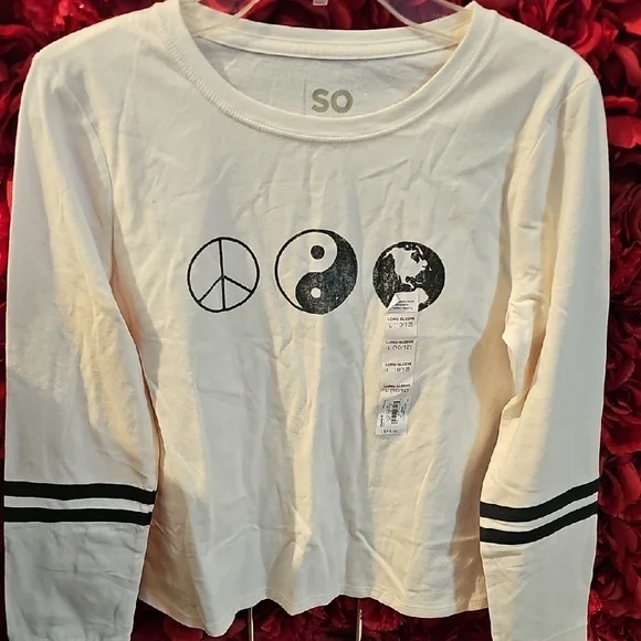 SO Kids Cream Graphic Long Sleeve Shirt With Black Detail Size Large 10/12