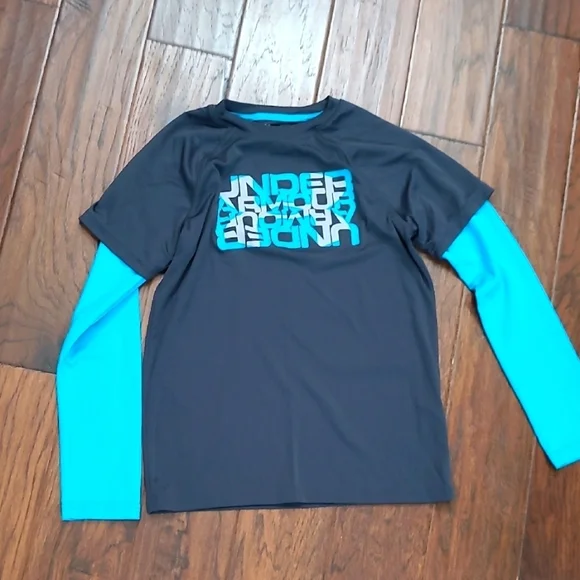 Under Armour Grey Shirt with Teal Blue Waffle Patterned Sleeves size Y-Large