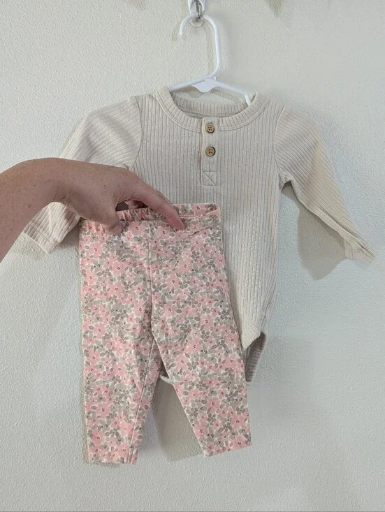 NWOT Floral & Cream Outfit Sz 3-6m