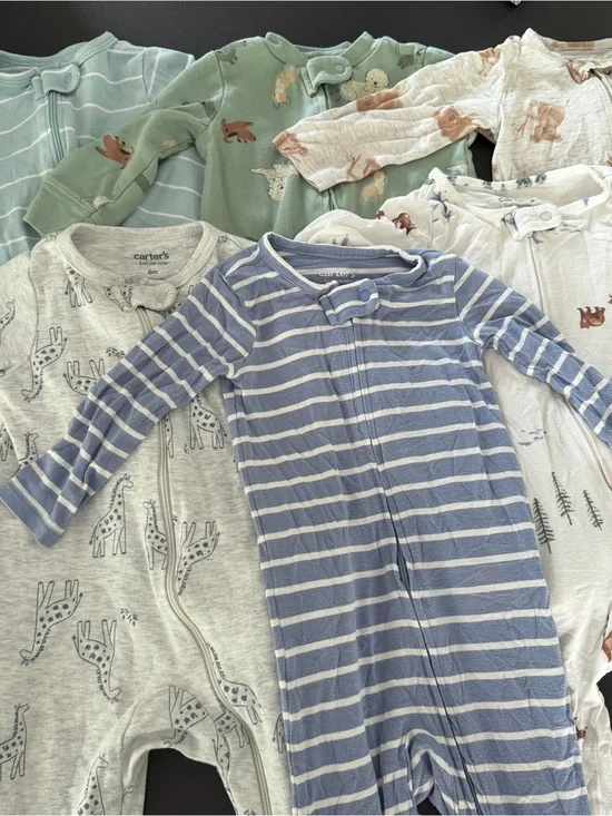 Carter's set of 6 Baby One piece footed sleepers pajamas size 6 months