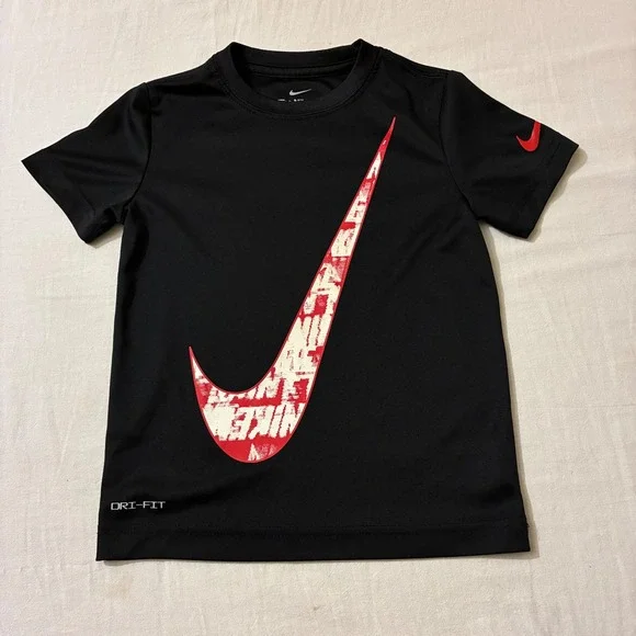 Nike Boys Dri-FIT Graphic Swoosh‎ Tee Black Red Size 4 XS 807421-548636