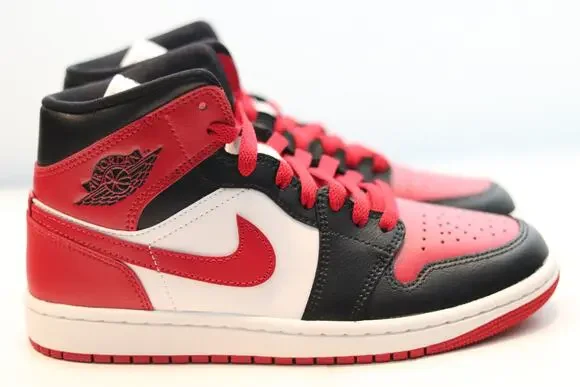 Nike Jordan 1 Mid Alternate Bred Toe Sz 6.5 Youth