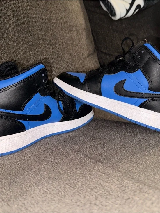 Nike High-Top Sneakers in Black and Blue
