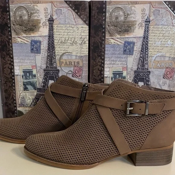 Vince Camuto Casha Perforated Ankle Booties. NIB NWT From Macys SZ 7.5 FIRM