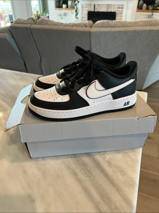 Nike Air Force 1 Black & White