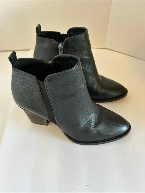 Vince Camuto Black Leather Ankle Booties with Block Heel Pamalee Bootie
