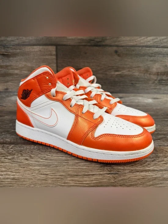 NIKE Air Jordan 1 Mid, 