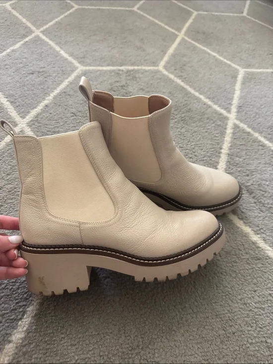 Nordstrom Cream Chunky Chelsea Boots Water Resistant - Women’s Size 10