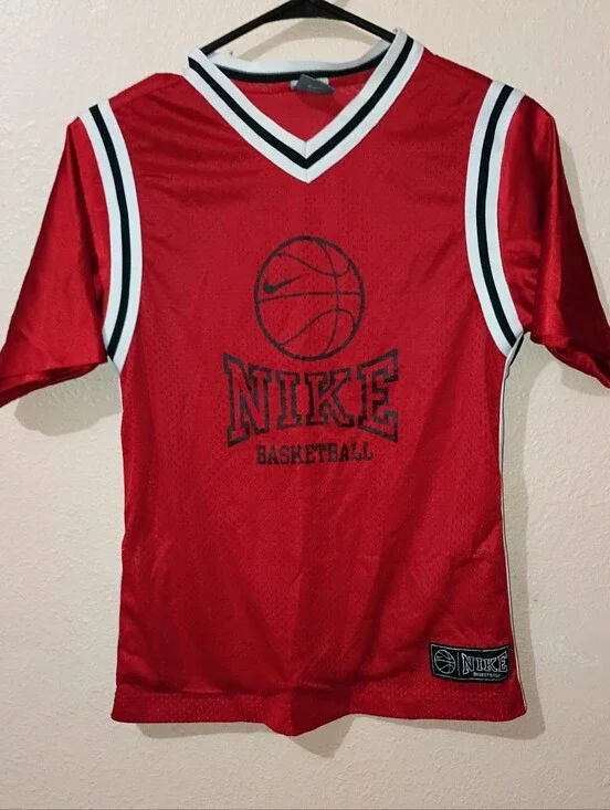BOYS NIKE BASKETBALL SIZE 10/12