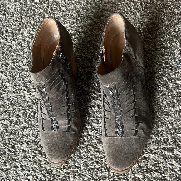 Franco Sarto Destiny gray/brown suede ankle boots size 7