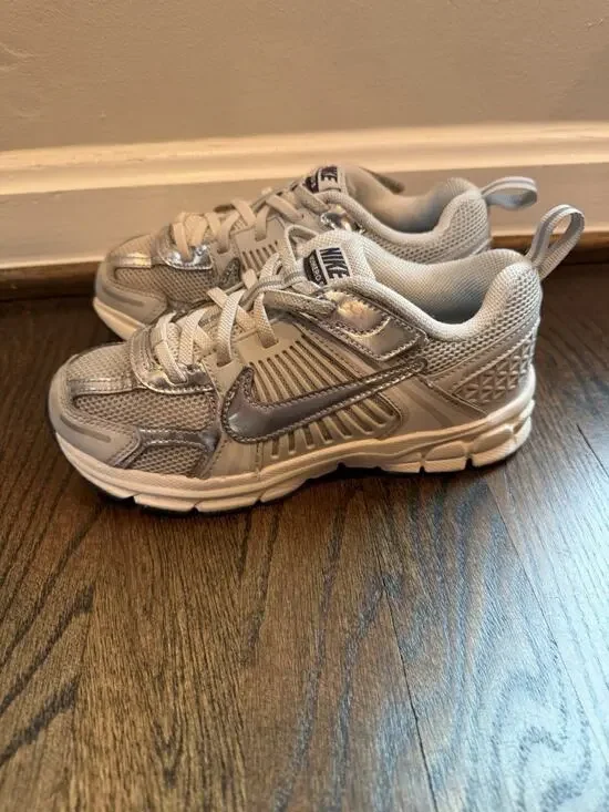 Nike Vomero 5 Stretch Lace Casual Shoes Size 1.5 Youth