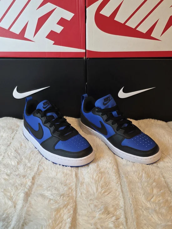 Nike Low Top Sneakers — Black & Royal Blue