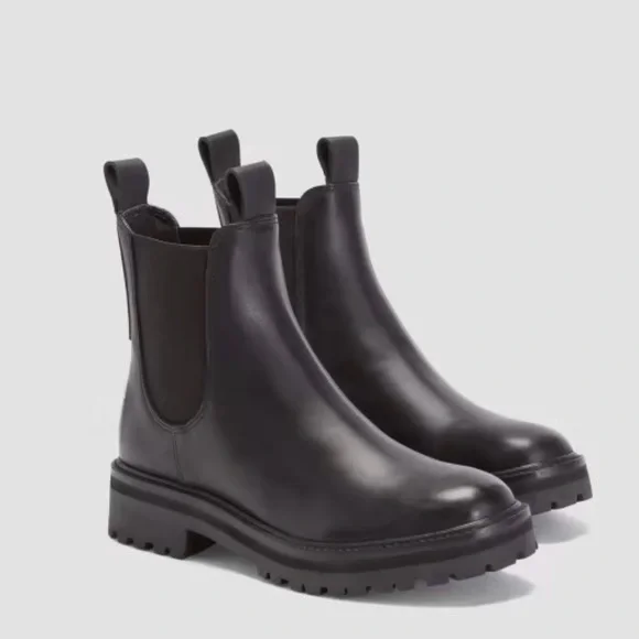 NEW Everlane Black Leather Lug Sole‎ Chelsea Bootie in Size 5.5