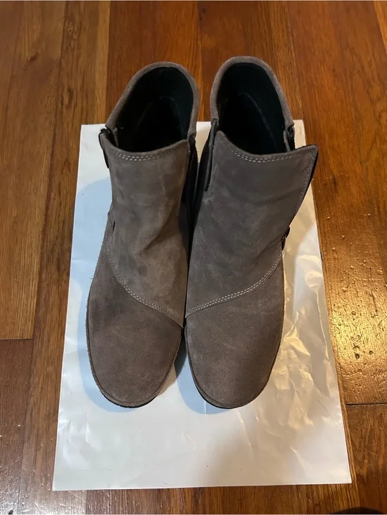 Bjorndal Taupe Libby Leather Suede Ankle Boots‎ Size 8